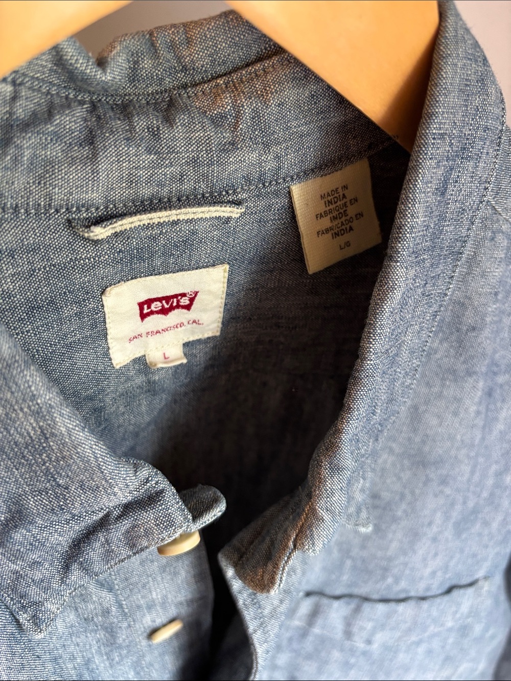 Levi's Men's Casual Button-Down Shirt in Denim Blue - Picture 2 of 7